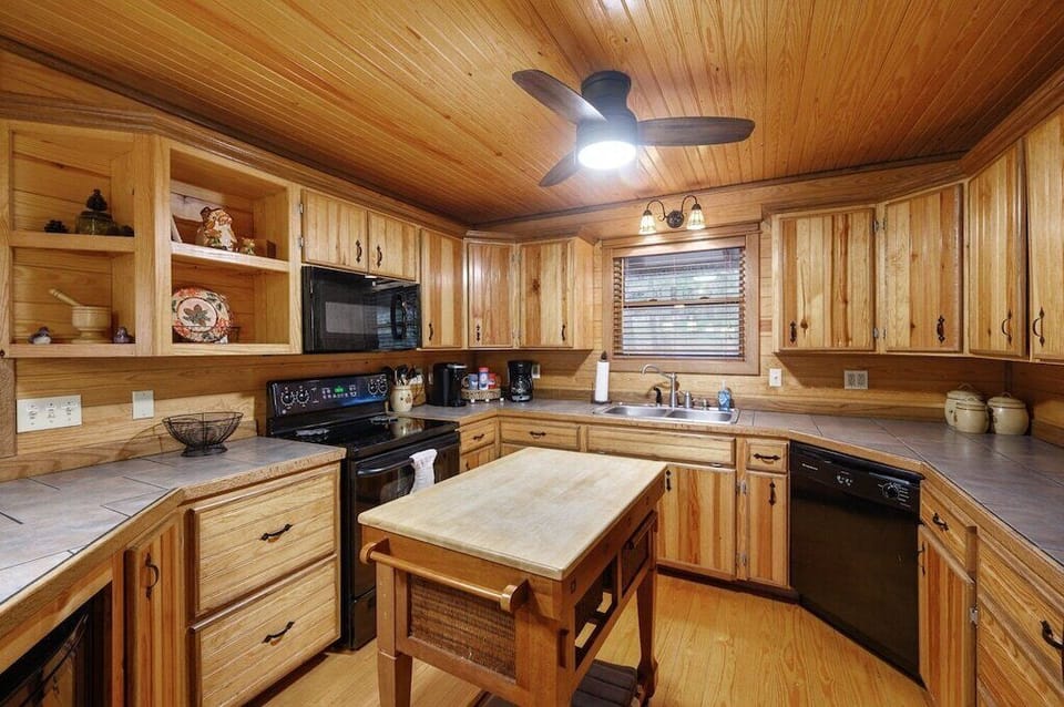 Kitchen with island