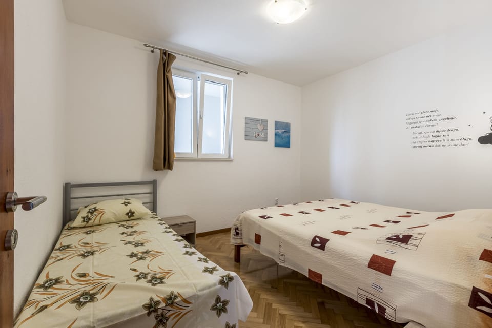 House | 3 bedrooms, iron/ironing board, free WiFi, bed sheets