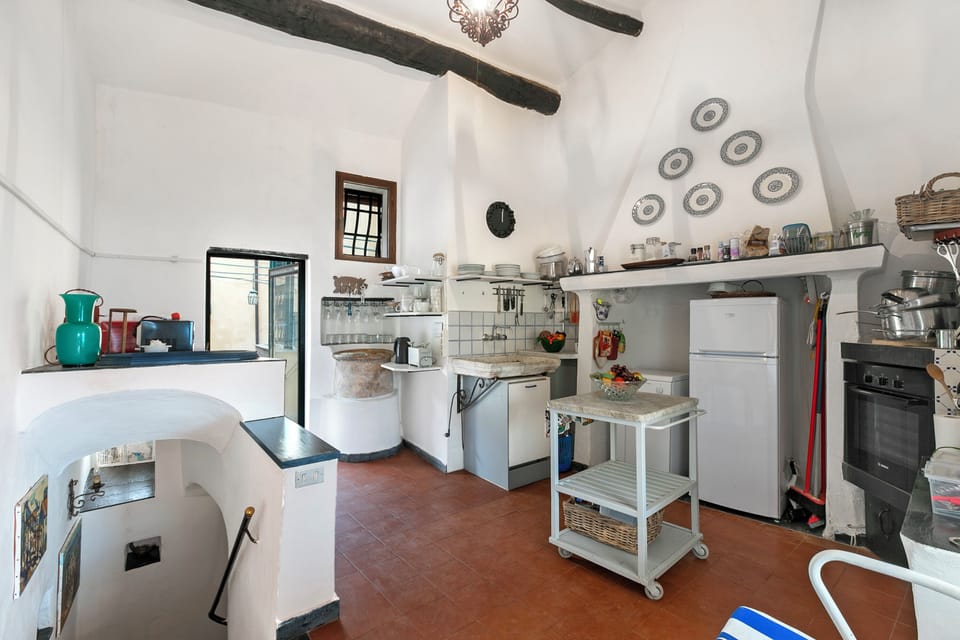 Family House, 3 Bedrooms, 2 Bathrooms, Mountainside (Ca Veggia for nature lovers) | Private kitchen | Stovetop, electric kettle
