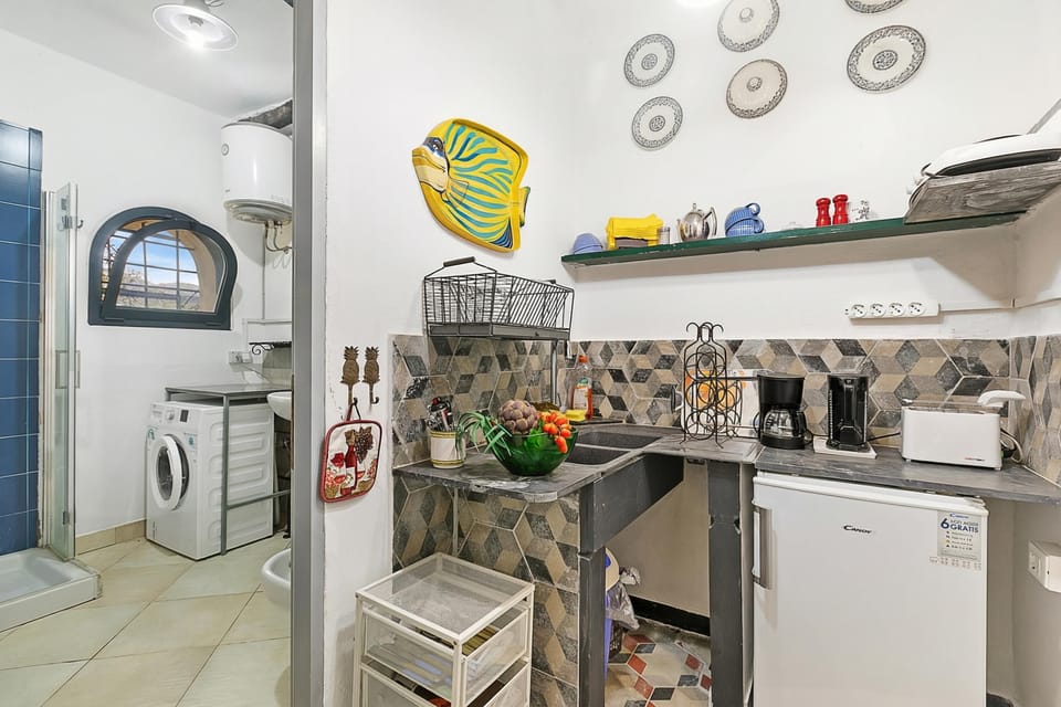 Family House, 3 Bedrooms, 2 Bathrooms, Mountainside (Ca Veggia for nature lovers) | Private kitchen | Stovetop, electric kettle