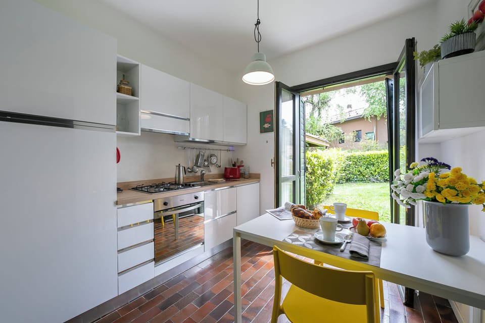 Family Townhome, 3 Bedrooms, 2 Bathrooms, Mountainside (Residenza La Parusciola: 3 Beds) | Private kitchen | Stovetop