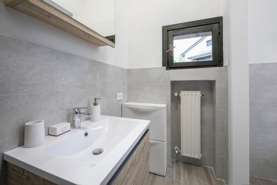 Family Townhome, Multiple Bedrooms, 2 Bathrooms, Mountainside (Residenza La Parusciola Pool and) | Bathroom | Separate tub and shower, hair dryer, bidet, towels