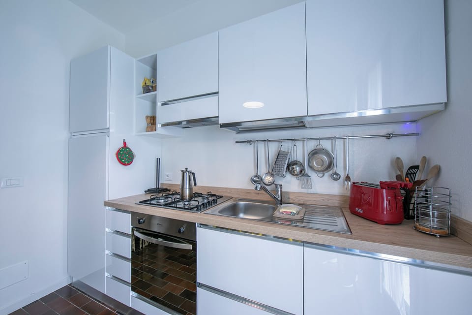 Family Townhome, 3 Bedrooms, 2 Bathrooms, Mountainside (Residenza La Parusciola: 3 Beds) | Private kitchen | Stovetop