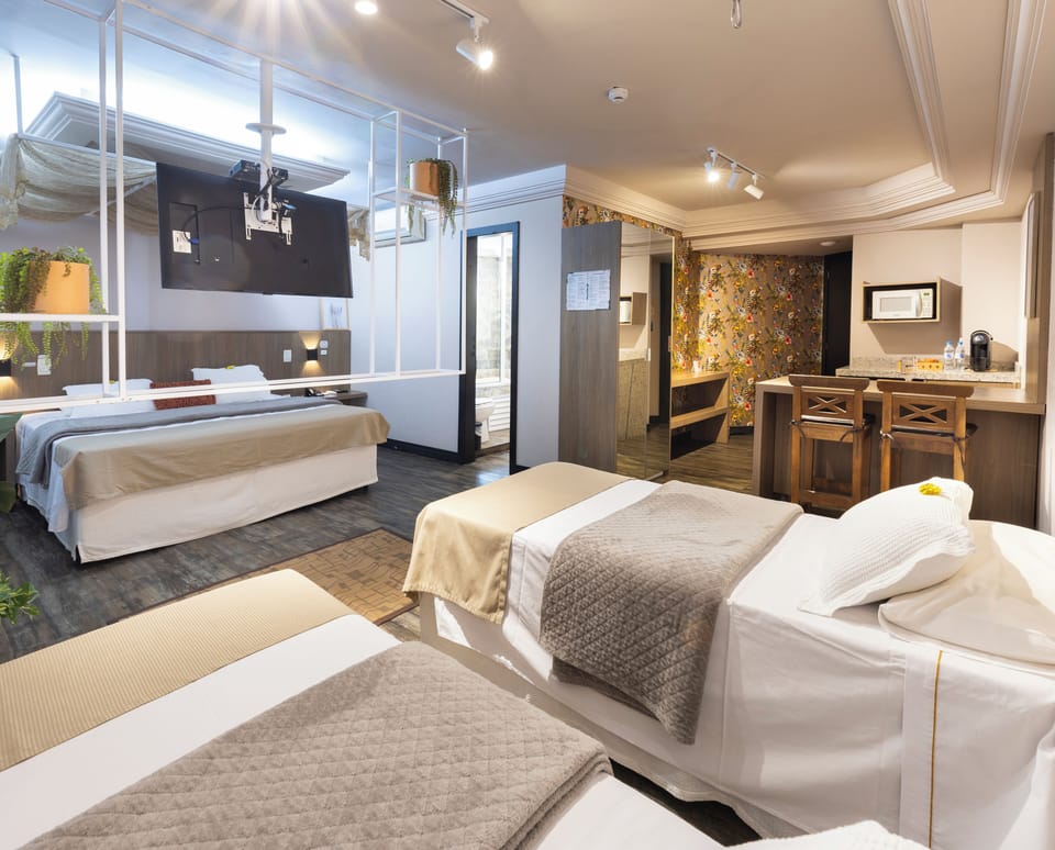 Master Suite | Minibar, in-room safe, individually furnished, desk