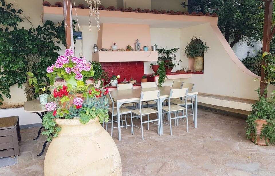 Covered outdoor eating area