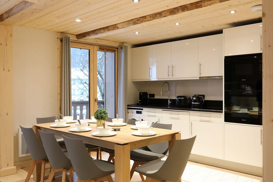 Dining table comfortably seating 6