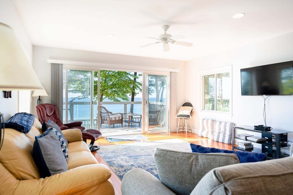 Spacious Living area