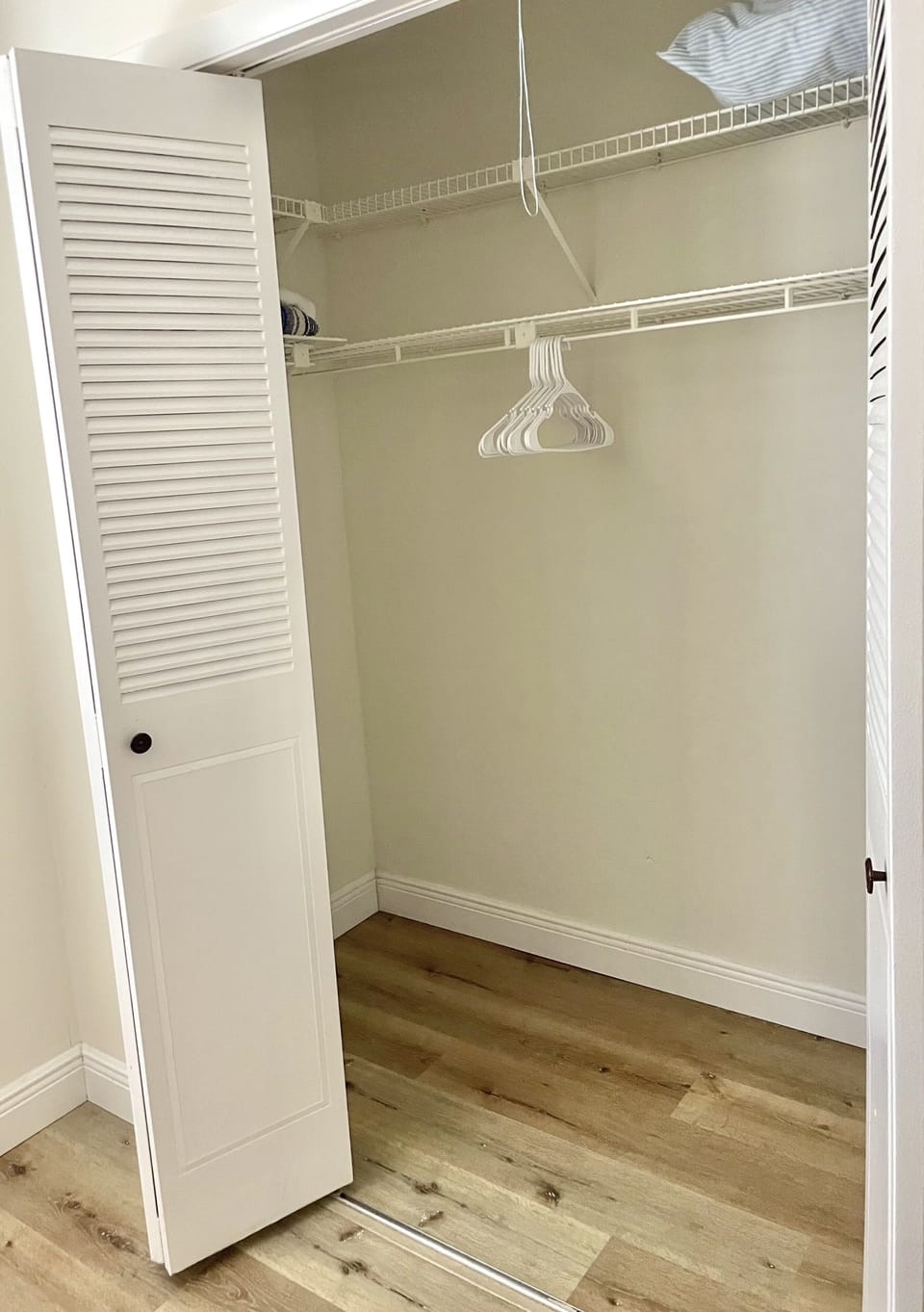 Large Closets. Lots of Storage Space. Plenty of Extra Pillows,Blankets,Throws