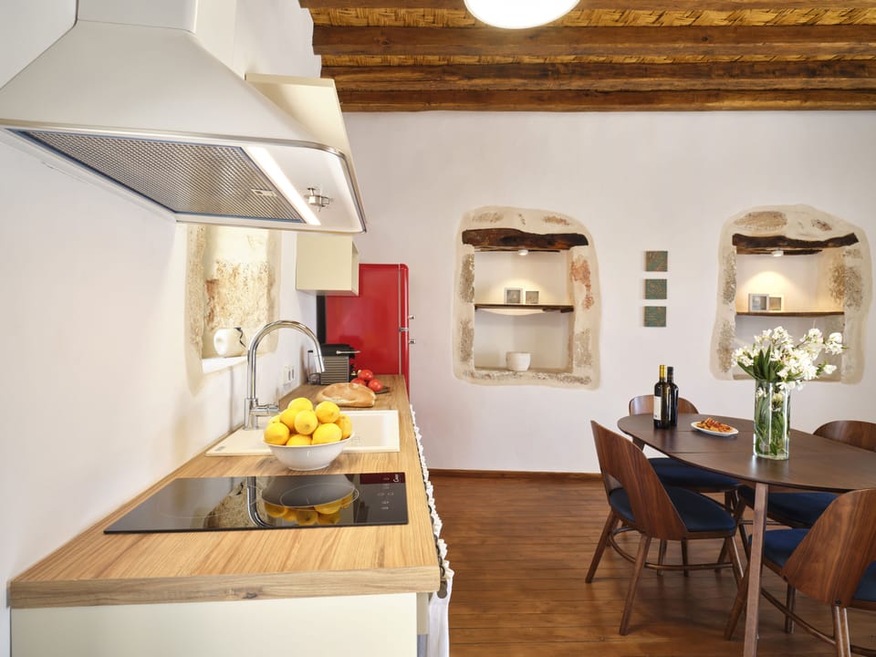Traditional House | Private kitchen | Stovetop, espresso maker, coffee/tea maker, electric kettle