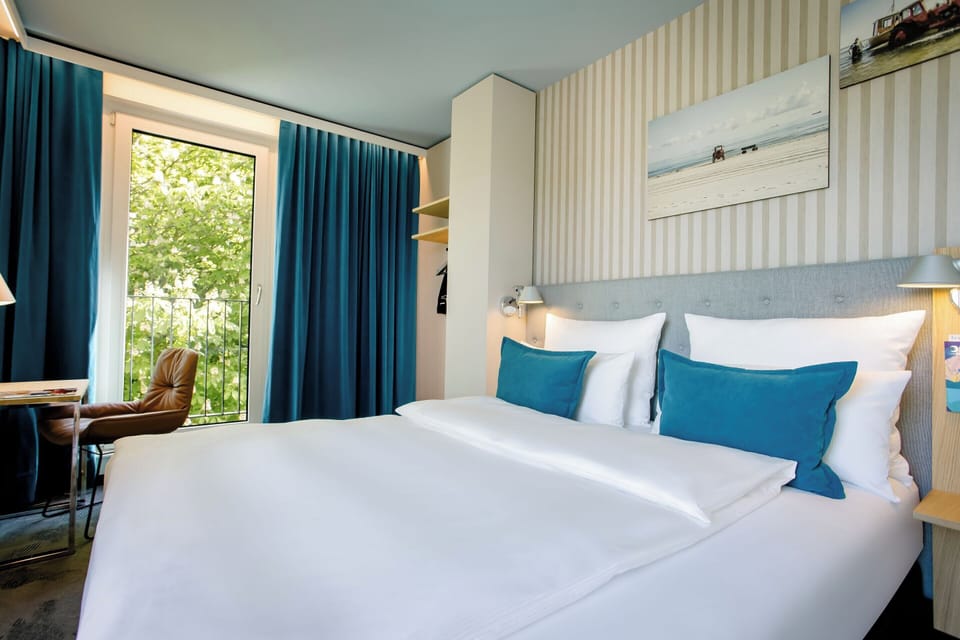 Egyptian cotton sheets, premium bedding, soundproofing