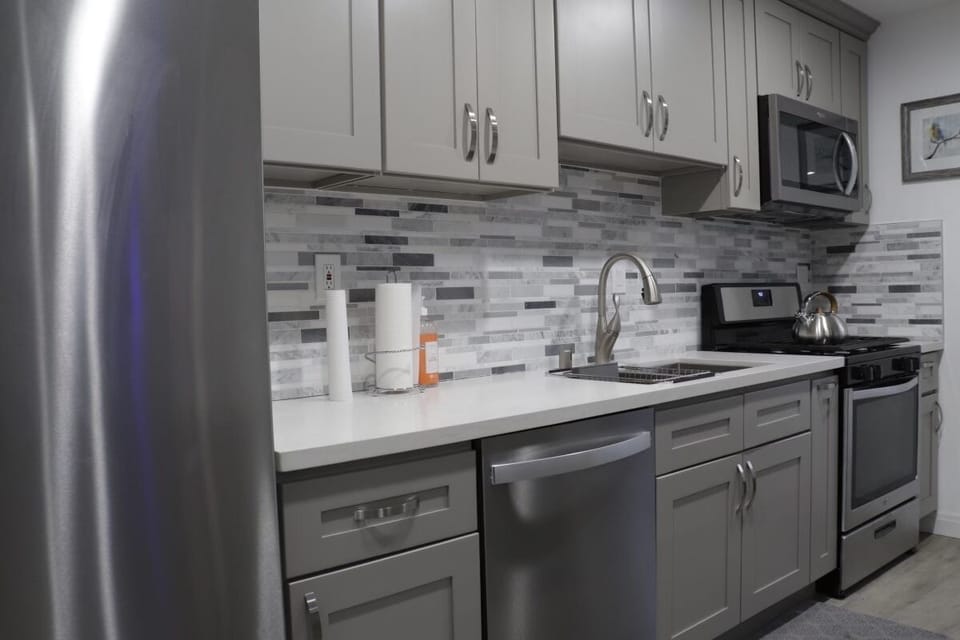 Full Kitchen: Dishwasher-Oven-Microwave 