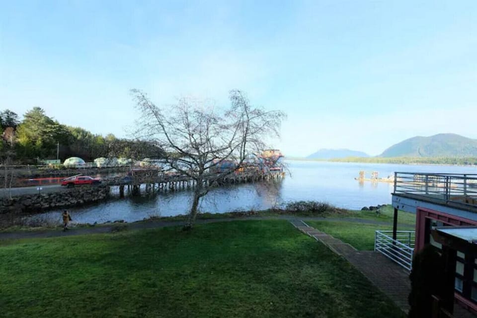 Ocean and mountain view