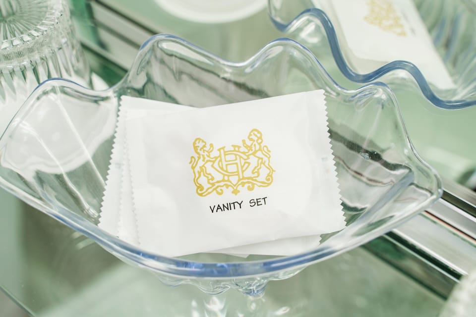 Combined shower/tub, deep soaking tub, eco-friendly toiletries