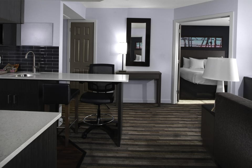 Hypo-allergenic bedding, in-room safe, desk, blackout drapes