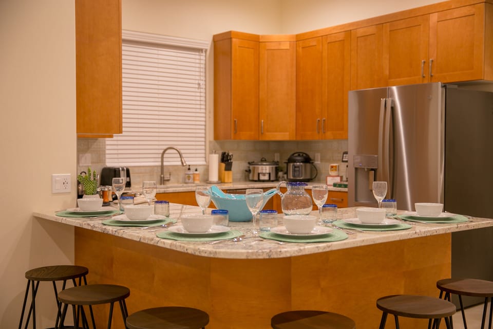 Eat in Kitchen for 6