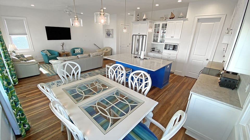 3rd Floor Kitchen/Family Room