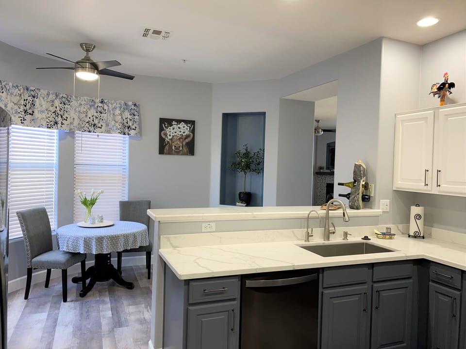 Eat-in kitchen
