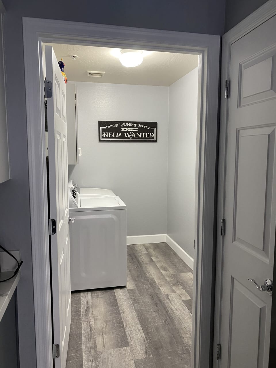 Laundry room - Full-size washer/dryer
