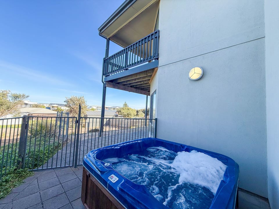 Outdoor spa, heated all year round, fully fenced.