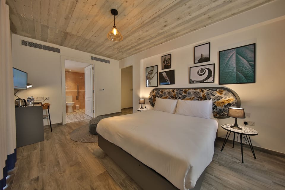 In-room safe, desk, laptop workspace, iron/ironing board