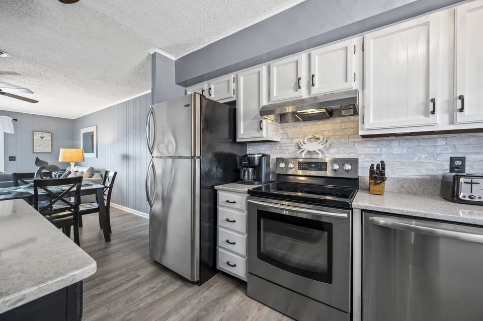 Mealtime will be a bay breeze at Sea Robin 207.