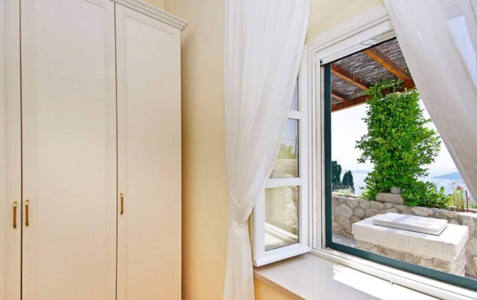 Family Villa, 6 Bedrooms, Balcony, Mountainside (Luxury Panorama Villa Dia) | Wardrobe