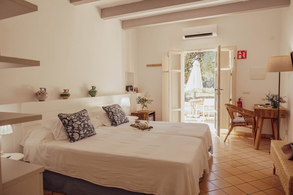 Double Room | In-room safe, individually decorated, laptop workspace, blackout drapes
