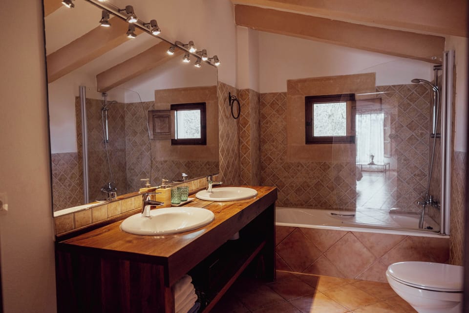 Junior Suite | Bathroom | Designer toiletries, hair dryer, towels