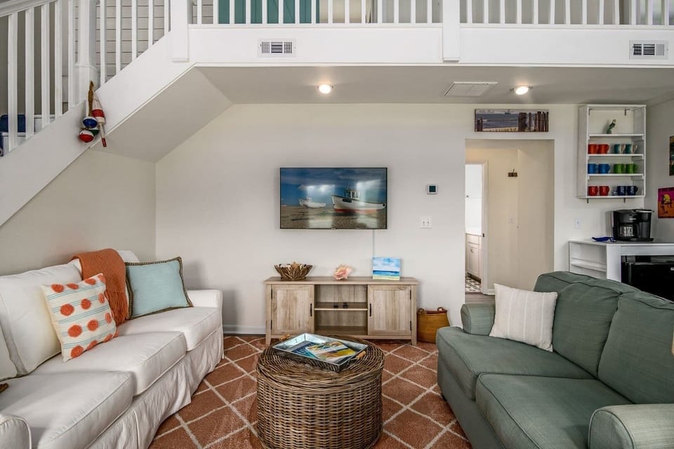 House, 4 Bedrooms | Living area | Smart TV, DVD player
