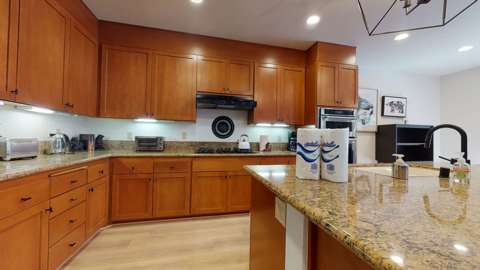Townhome, 4 Bedrooms | Private kitchen | Fridge, oven, coffee/tea maker, toaster