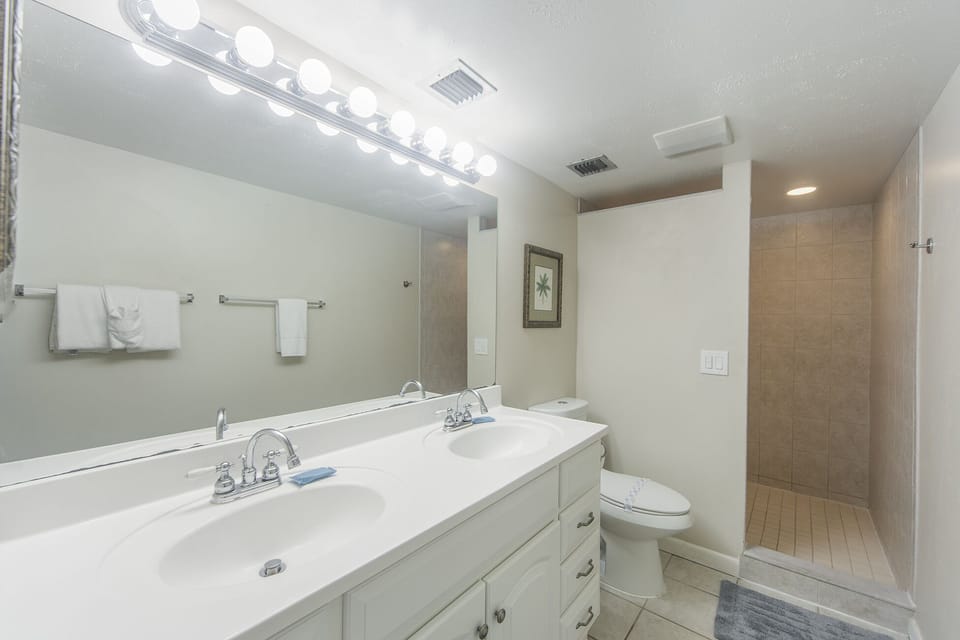 Madeira Norte 101 Master Bath