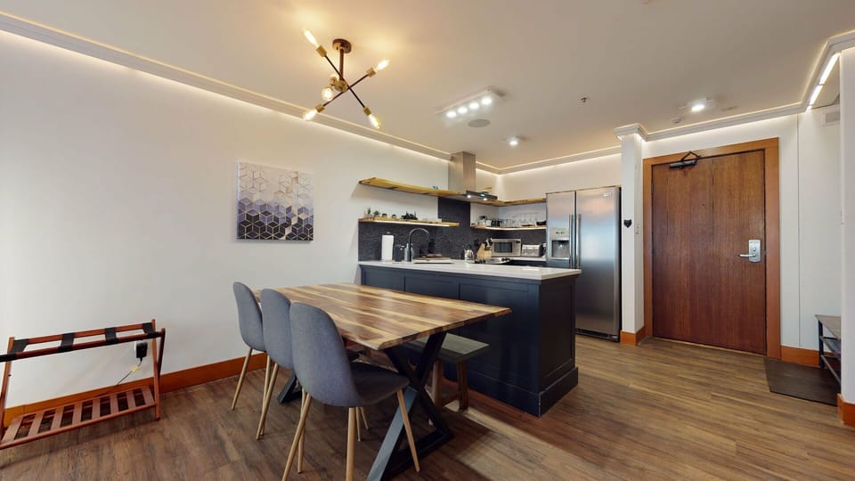 Dining/Kitchen