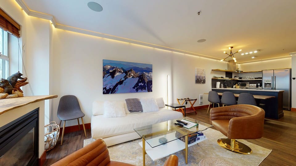Living/Dining/Kitchen area