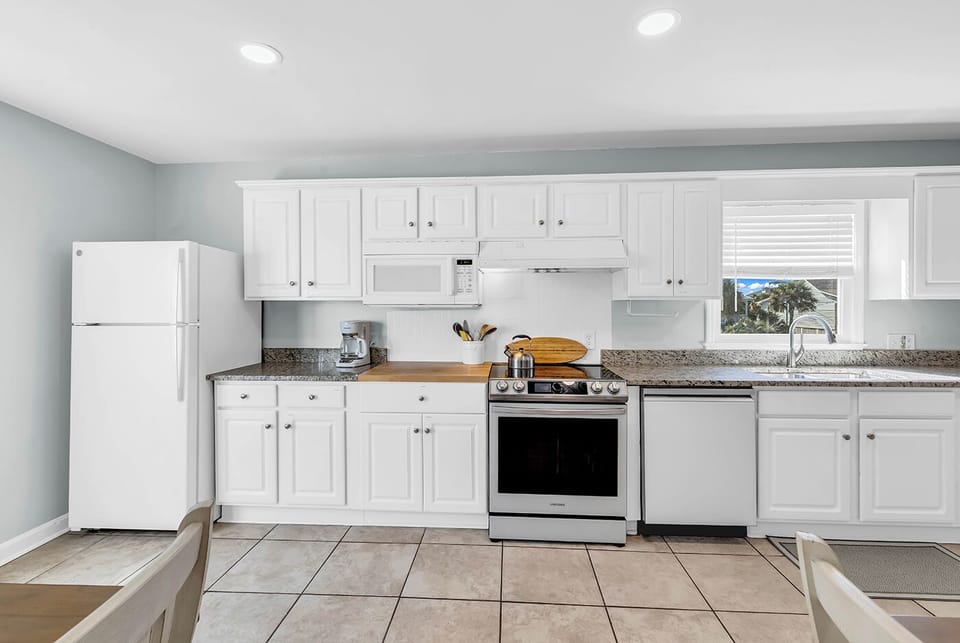 Fully Equipped Kitchen!