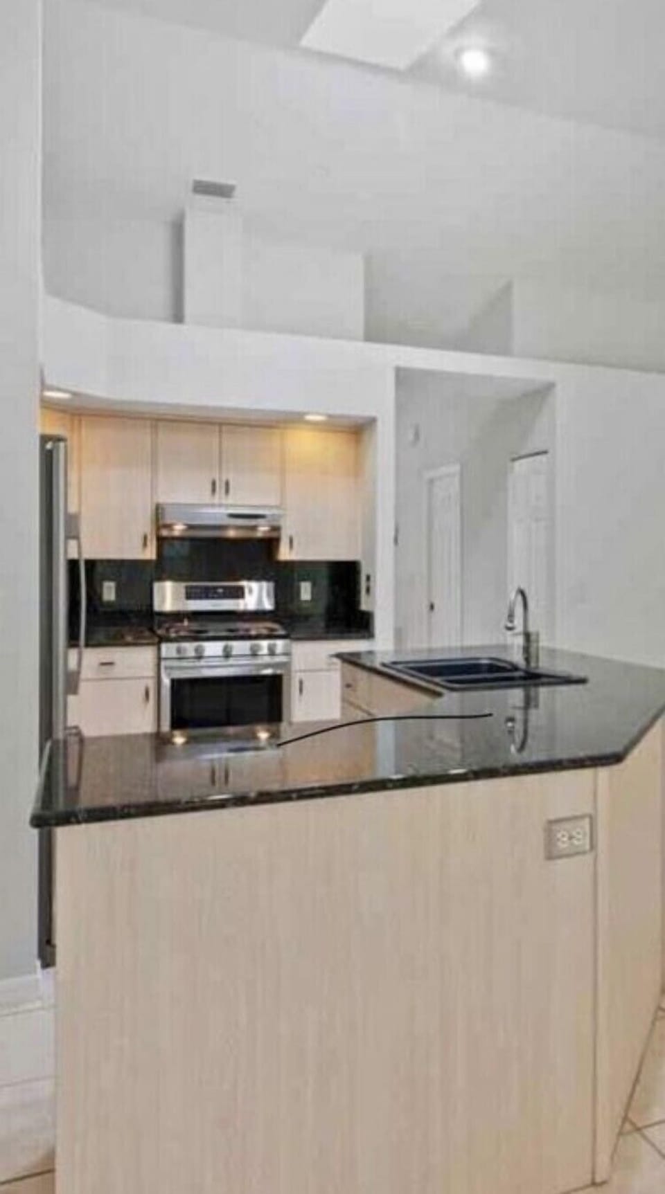 Modern fully stocked kitchen with island / barstools 