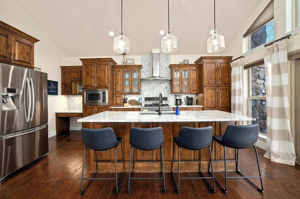 Our luxury kitchen is a home chef's DREAM. This space is fully stocked with the essentials you'll need to whip up your favorite dishes.