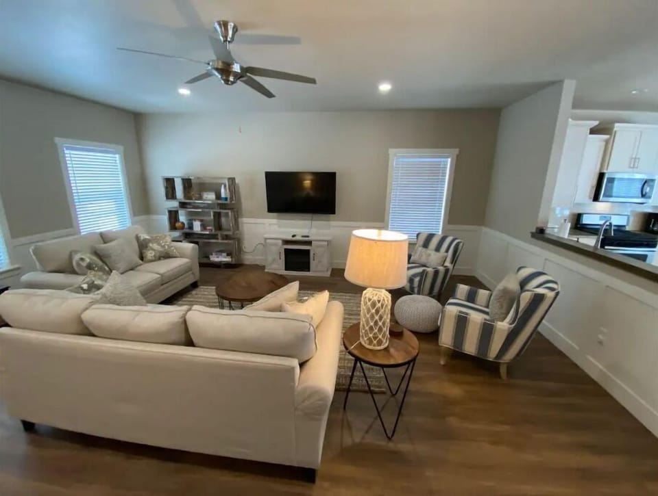Living room with 55 in Wifi TV & electric fireplace, perfect for winter getaways