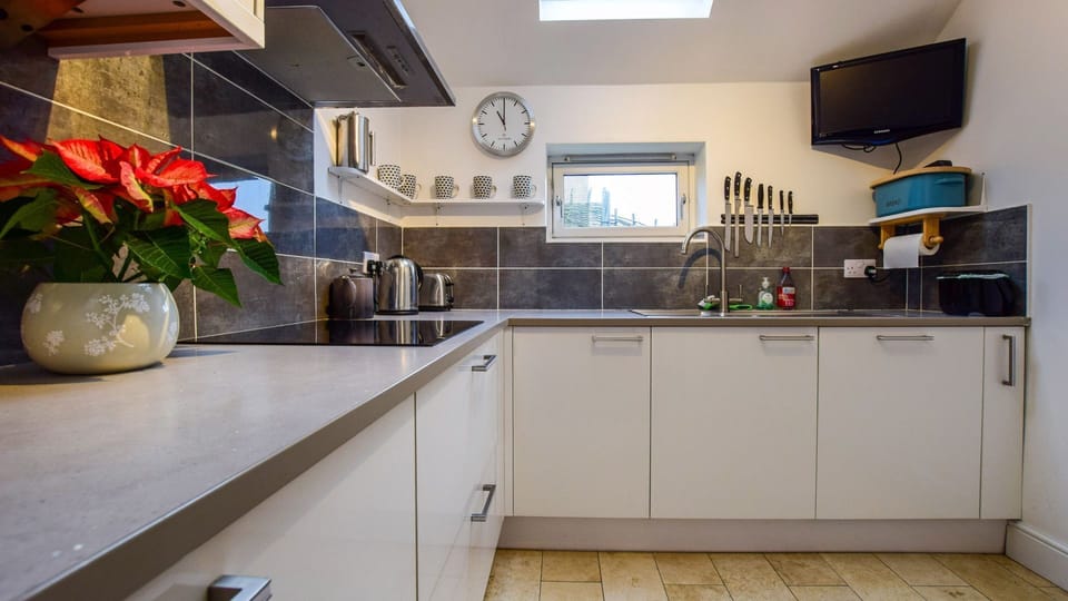 Kitchen, Granary at Hunt Court, Bolthole Retreats