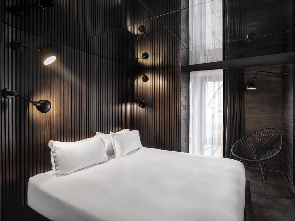 Confort - Edgar | Premium bedding, in-room safe, individually decorated