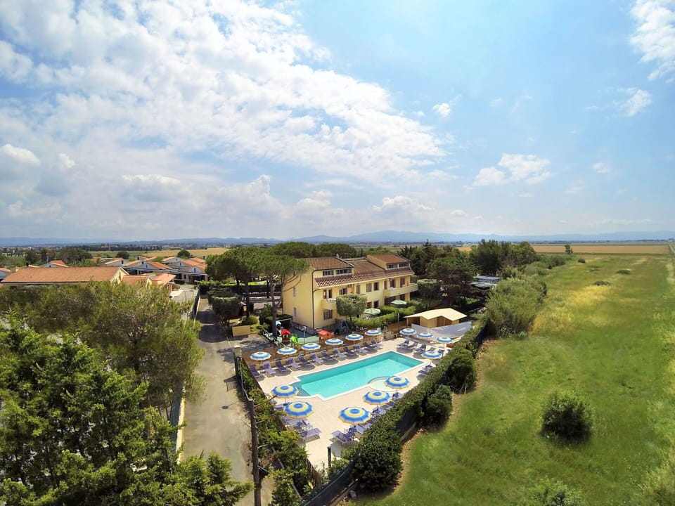 Cloud, Sky, Plant, Azure, Natural Landscape, Building, Tree, Land Lot, Vegetation, Swimming Pool