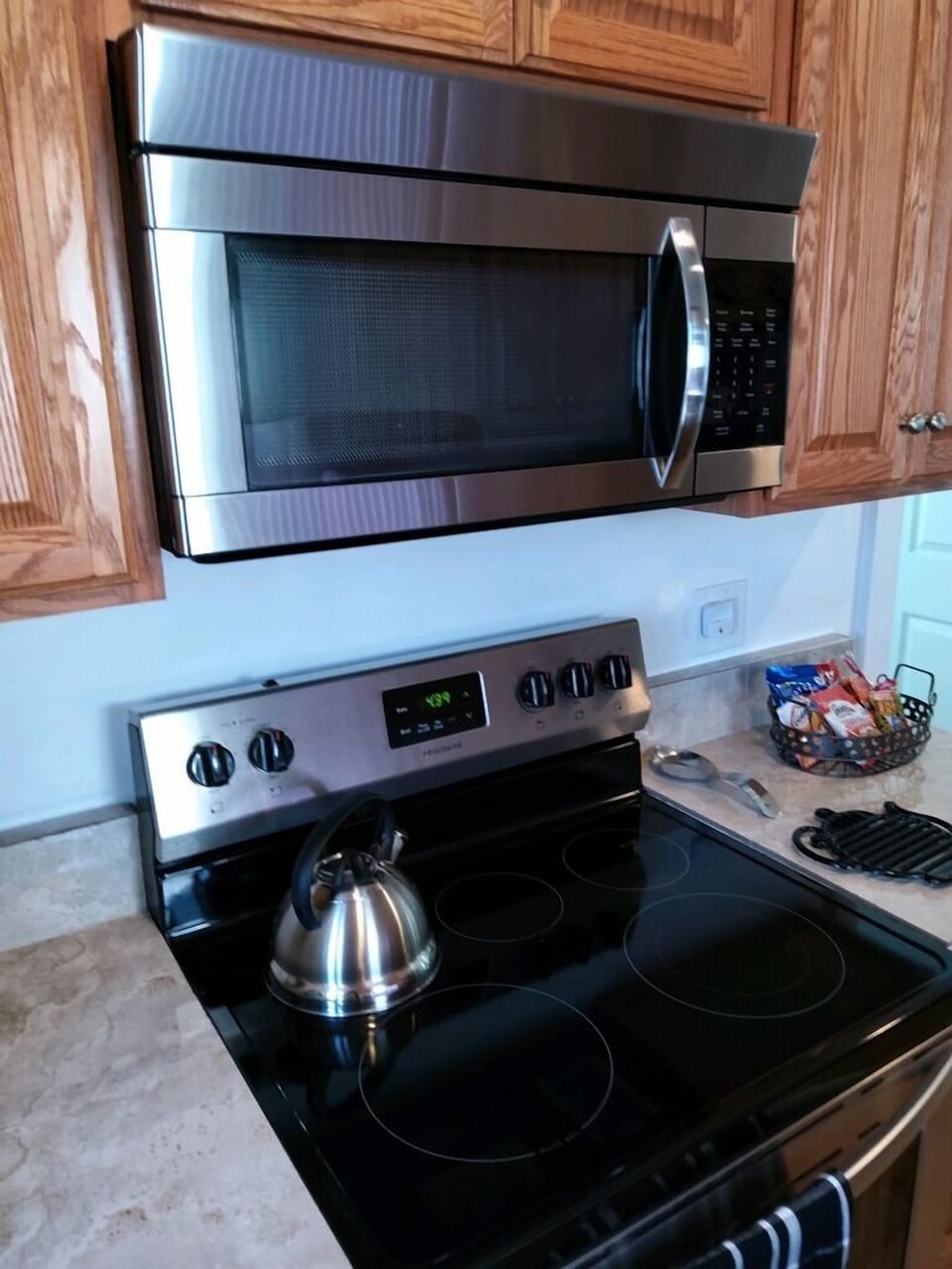 Stainless Steel and Glasstop Stove