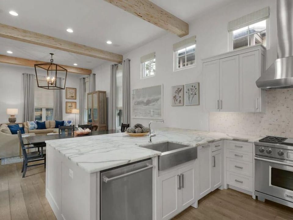 Open Floor Plan W/Kitchen