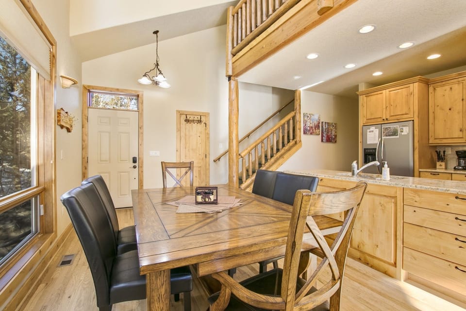 Townhome, 3 Bedrooms | Dining