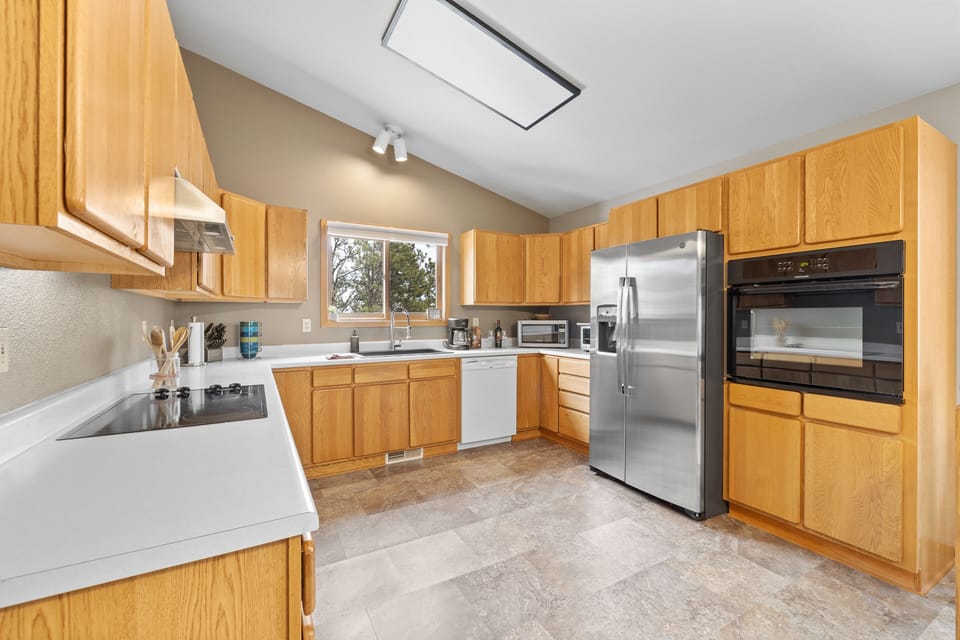 Large kitchen stocked with all the utensils/cookware you'll need!