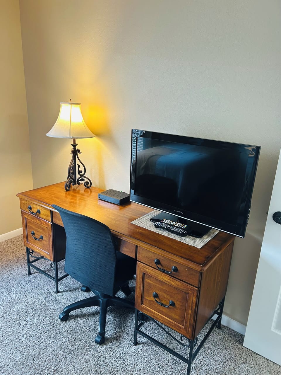 Workstation with Wi-Fi: productive space.