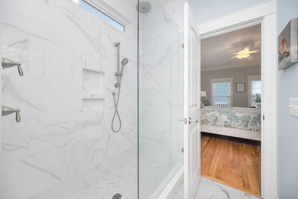 Master Bath #1 - 1st Level Southeast