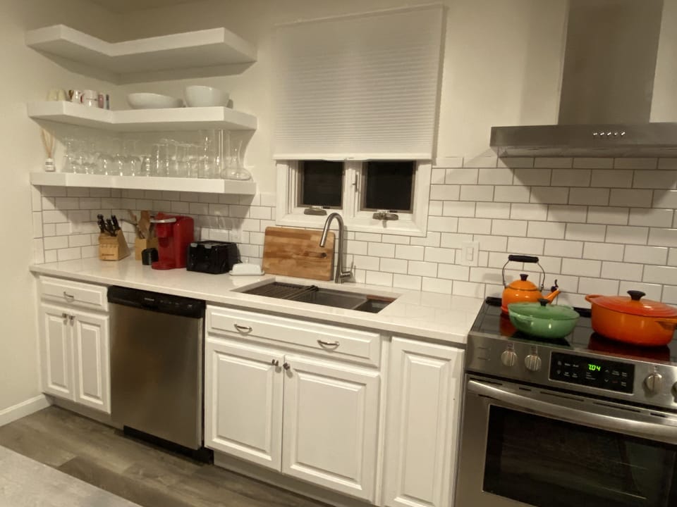 Newly remodeled kitchen offering brand new appliances 