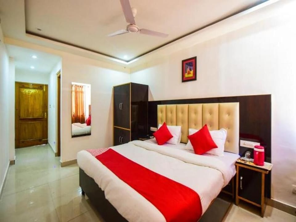 Minibar, rollaway beds, free WiFi