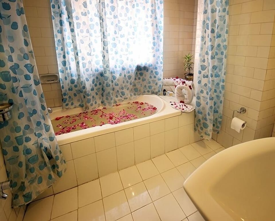 Shower, towels