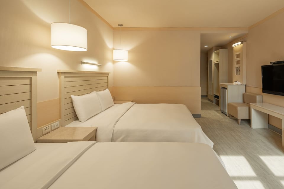 Elite Quadruple Room | Living area | 32-inch LCD TV with cable channels, TV